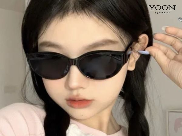 Kính Mắt Mèo (Cat-Eye)