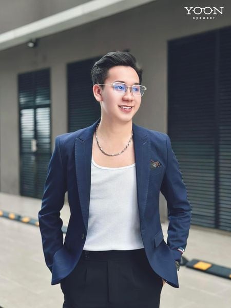 Chọn Kích Thước Gọng Kính Dựa Trên Hình Dạng Khuôn Mặt