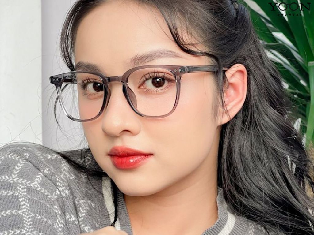Lựa chọn kính đối với khuôn mặt oval (mặt trái xoan)