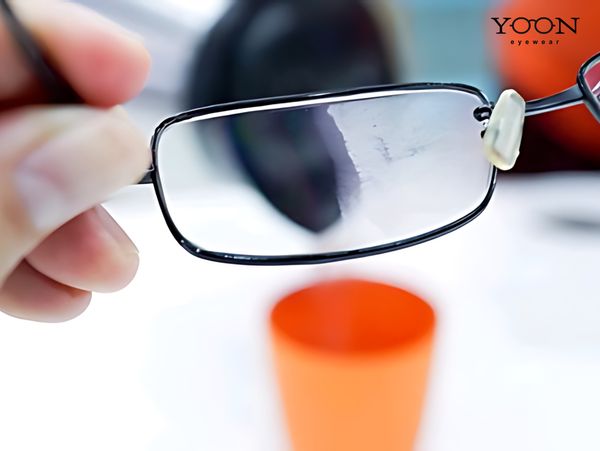 MỘT SỐ LƯU Ý KHI XỬ LÝ VẤN ĐỀ KÍNH BỊ MỜ KHI ĐEO KHẨU TRANG