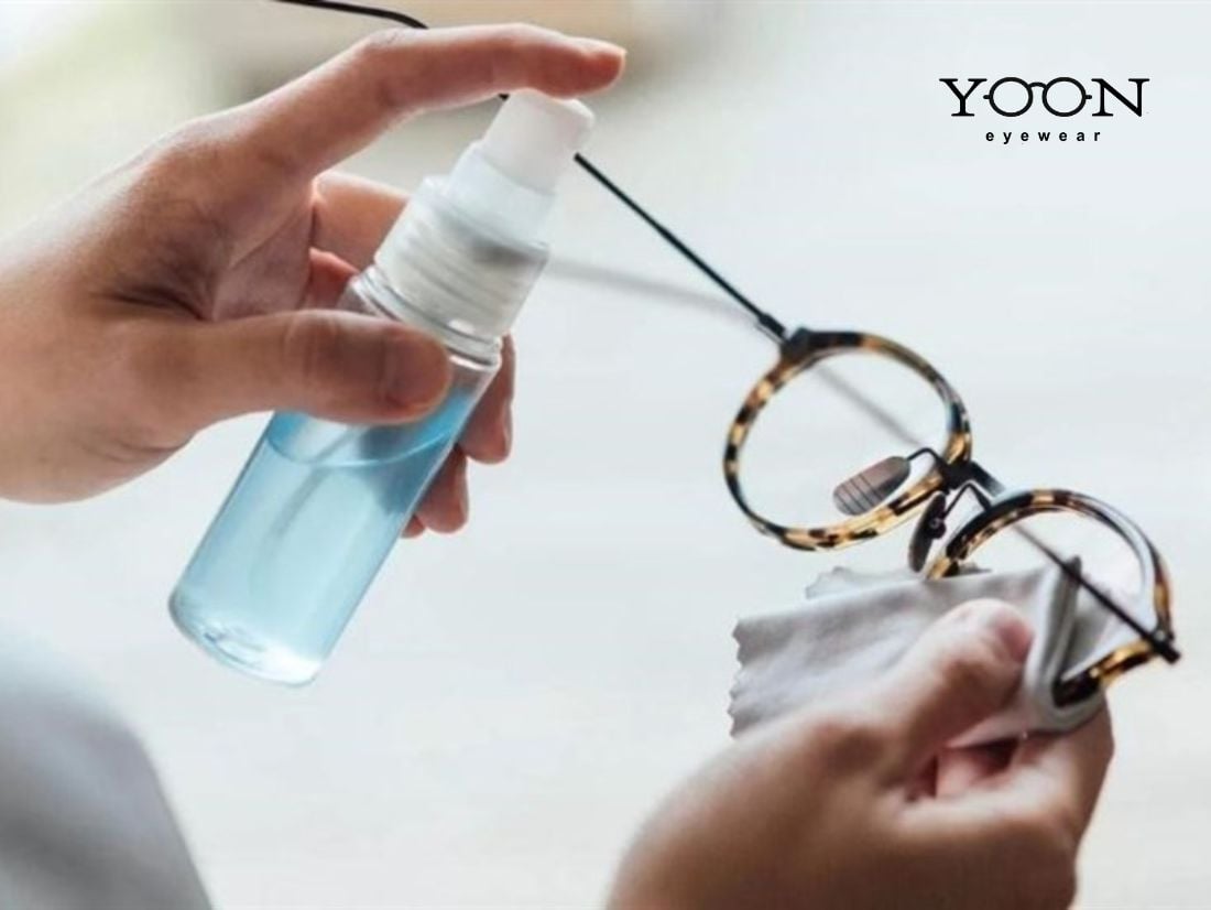 SỬ DỤNG XỊT CHỐNG MỜ KÍNH CẬN