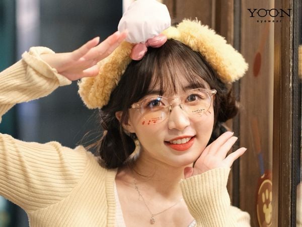 Thử Kính Trước Khi Chọn Mua