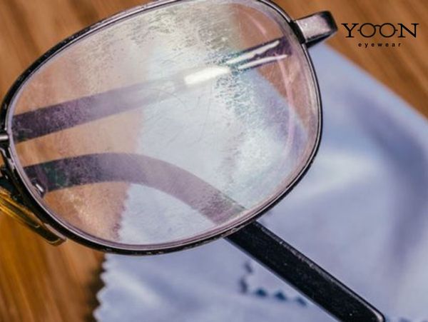 Tròng Kính Bị Xước Và Khó Nhìn
