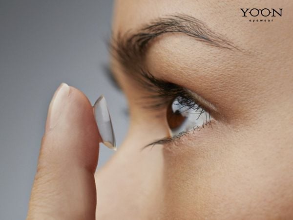 VÌ SAO NÊN VỆ SINH KÍNH ÁP TRÒNG THƯỜNG XUYÊN