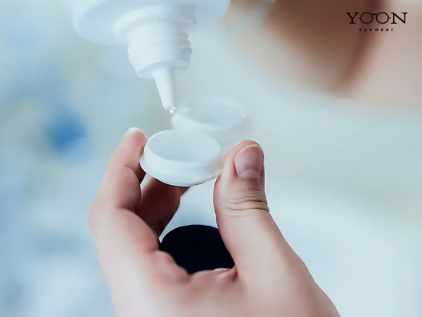 Vệ Sinh Tròng Kính Đúng Cách