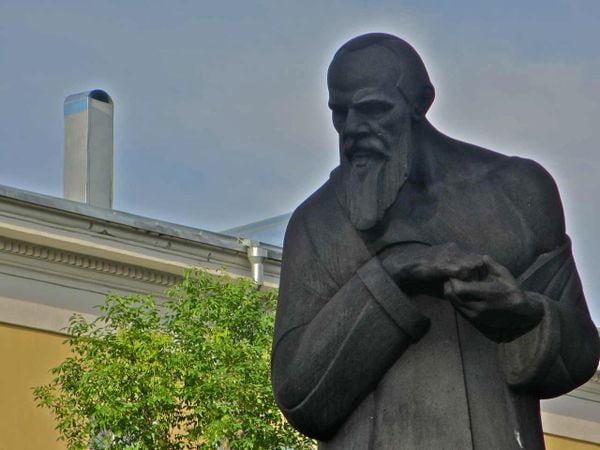 Fyodor Dostoevsky: Từ Bản Án Tử Hình Đến Đỉnh Cao Văn Chương
