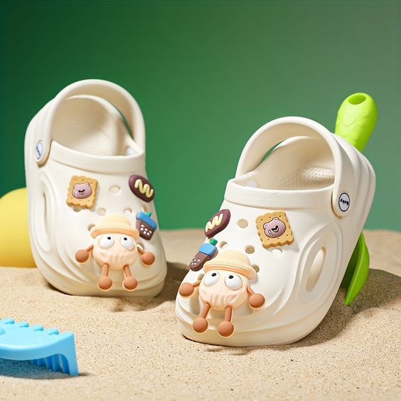 Dép Sục Cho Bé Trai: Sự Lựa Chọn Thoải Mái Và Thời Trang