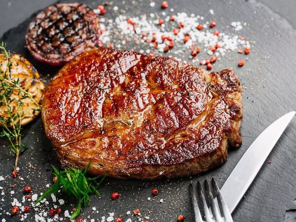 Bí Quyết Làm Bò Bít Tết Mềm Mọng, Thơm Ngon Ngay Tại Nhà