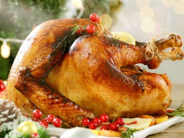 Gà tây nướng vàng ươm, thịt mềm ngọt thấm vị