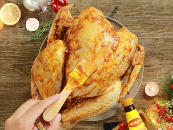 Gà tây nướng vàng giòn thơm lừng với lớp bơ phết đều đặn