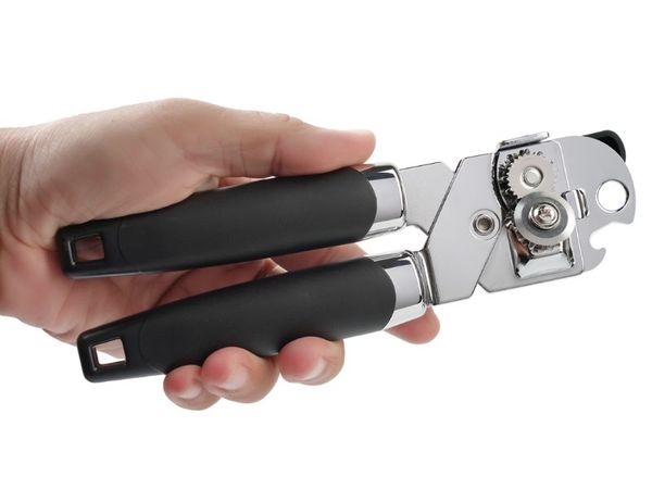 Thiết kế lưỡi cắt sắc bén và tay cầm chống trượt