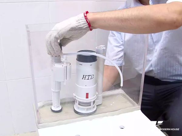 Bồn cầu không ngắt nước: 7 Nguyên nhân và cách khắc phục hiệu quả