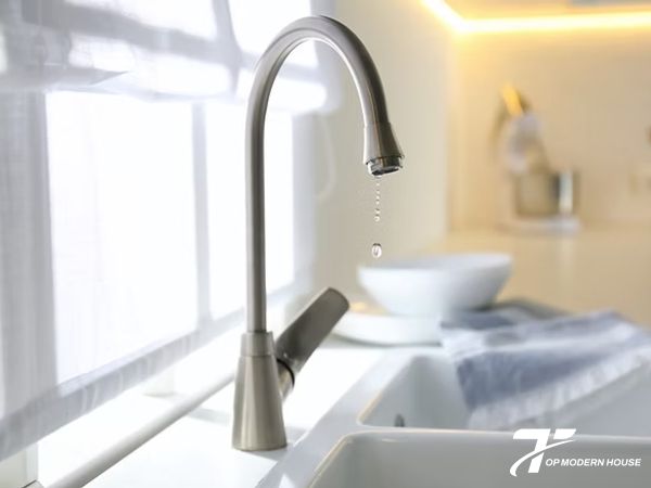 Vòi rửa bát bị rỉ nước: Nguyên nhân & Cách khắc phục triệt để tại nhà