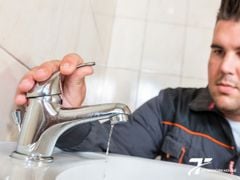 Vòi chậu xả nước yếu: Nguyên nhân và cách khắc phục hiệu quả