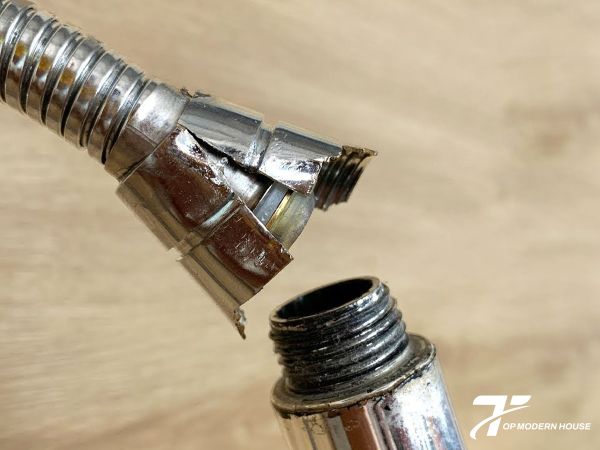 Vòi vệ sinh bị gãy: Nguyên nhân và mẹo xử lý hay từ chuyên gia