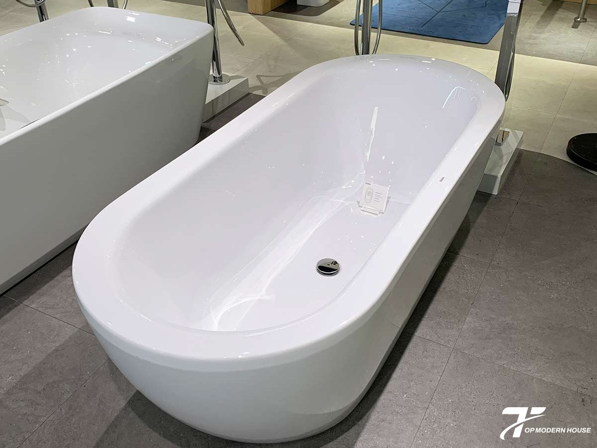 Bồn tắm đặt sàn TOTO nhựa Acrylic bền đẹp, giữ nhiệt lâu.