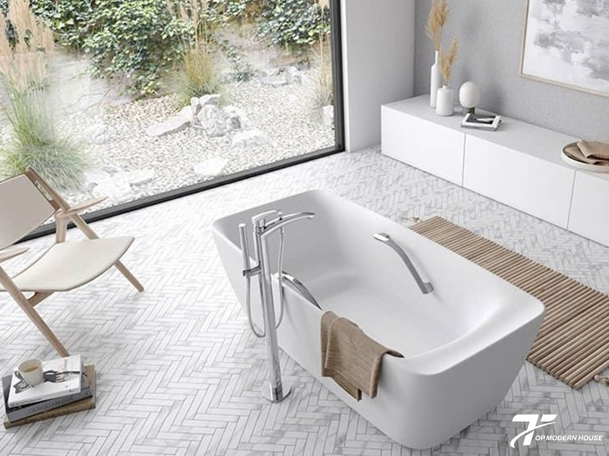 Bồn tắm TOTO nổi bật với thiết kế tinh tế, chất liệu cao cấp và công nghệ hiện đại mang đến trải nghiệm thư giãn tối ưu.