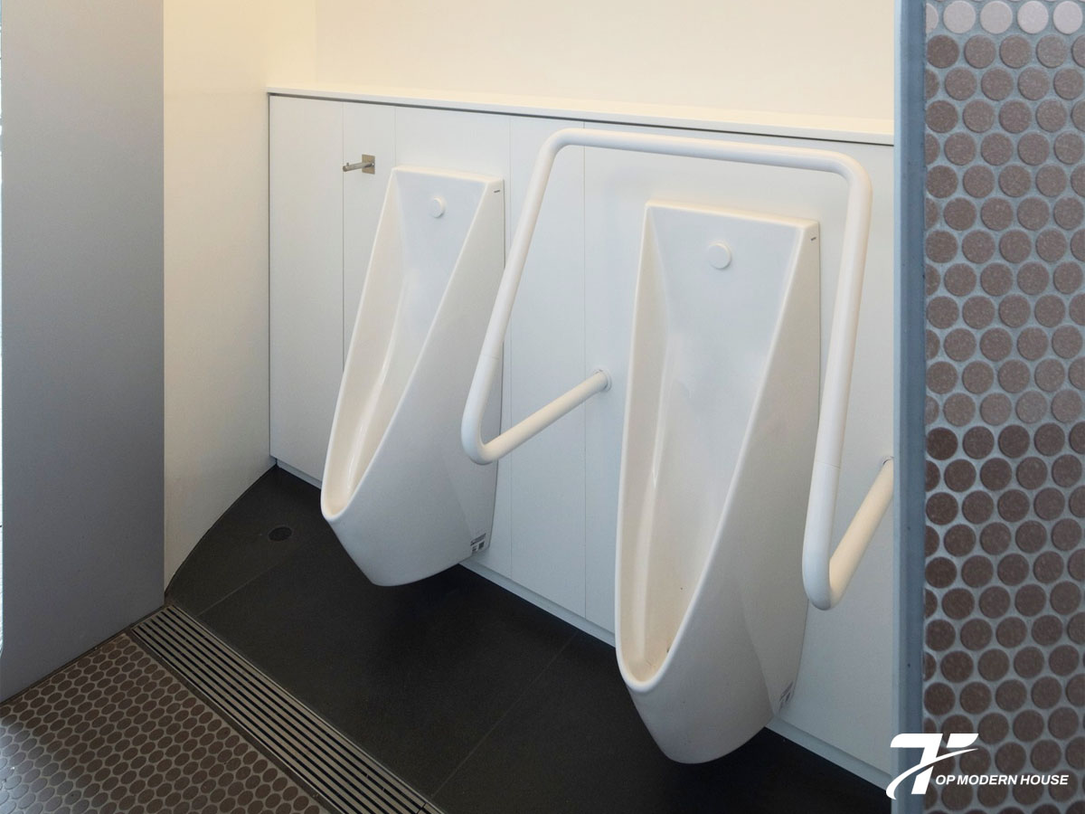 Bồn tiểu cảm ứng tự động