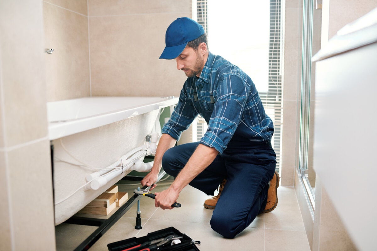 Chi tiết các bước lắp đặt bồn tắm nằm TOTO đơn giản