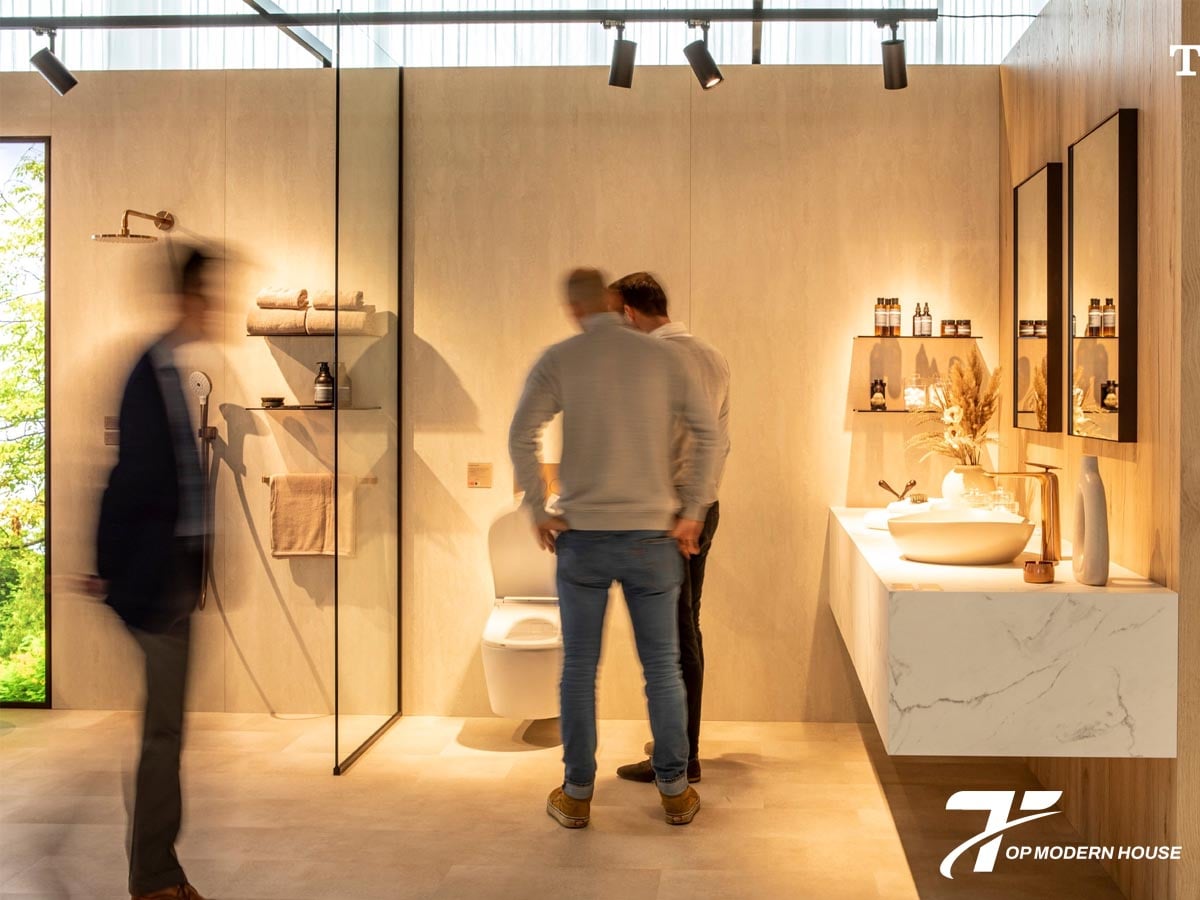 Showroom TOTO tổ chức các hoạt động trải nghiệm thực tế sản phẩm và công nghệ, giúp khách hàng hiểu rõ tính năng trước khi lựa chọn.