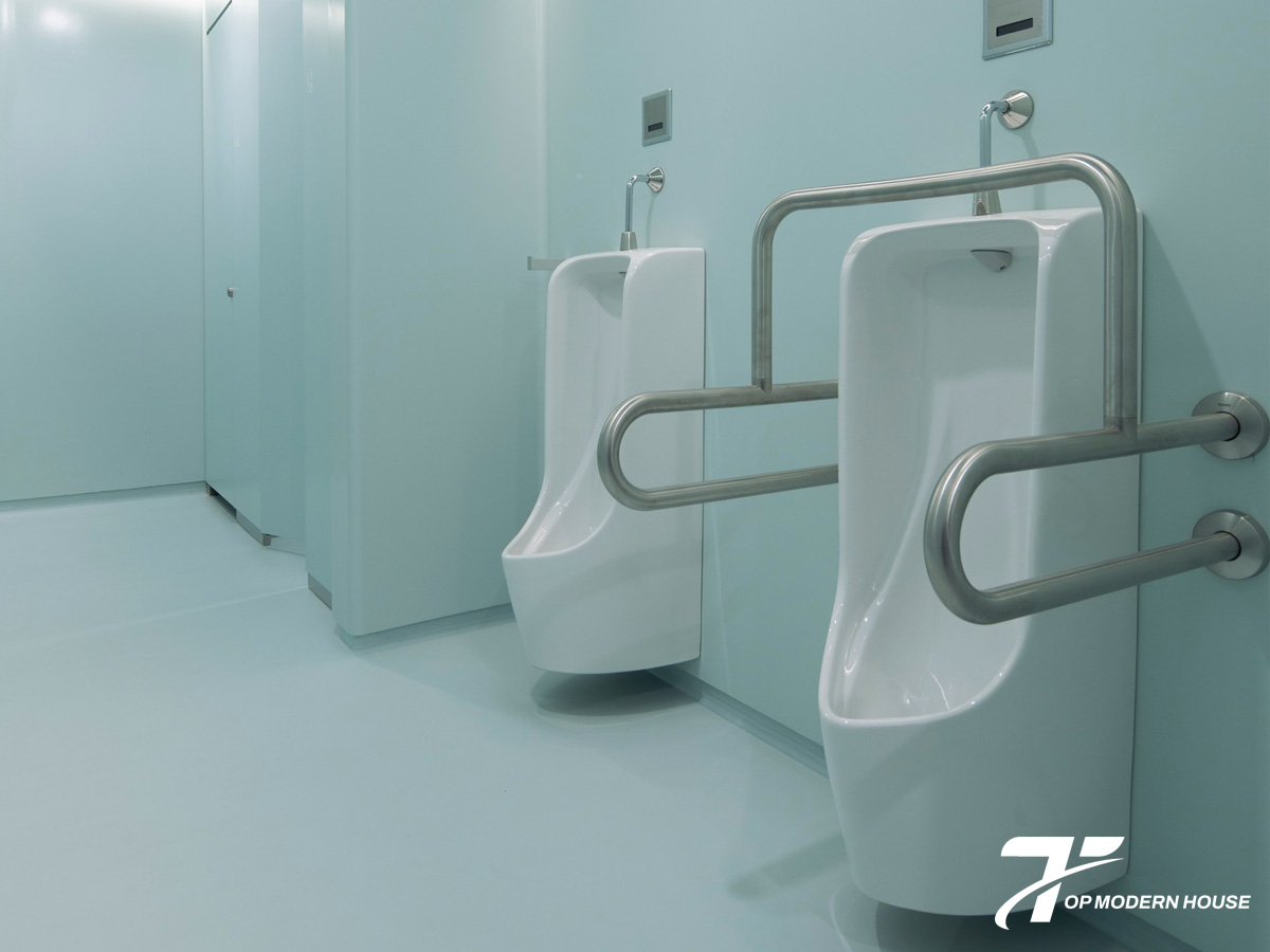 Chọn bồn tiểu nam có vành cao, lòng bồn rộng giúp thoải mái khi sử dụng và phù hợp với mọi không gian vệ sinh.