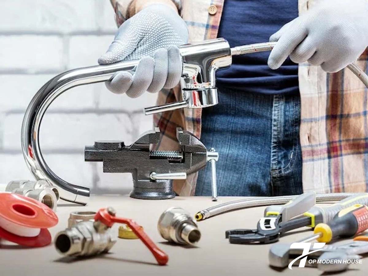 Chuẩn bị dụng cụ lắp đặt vòi lavabo nóng lạnh