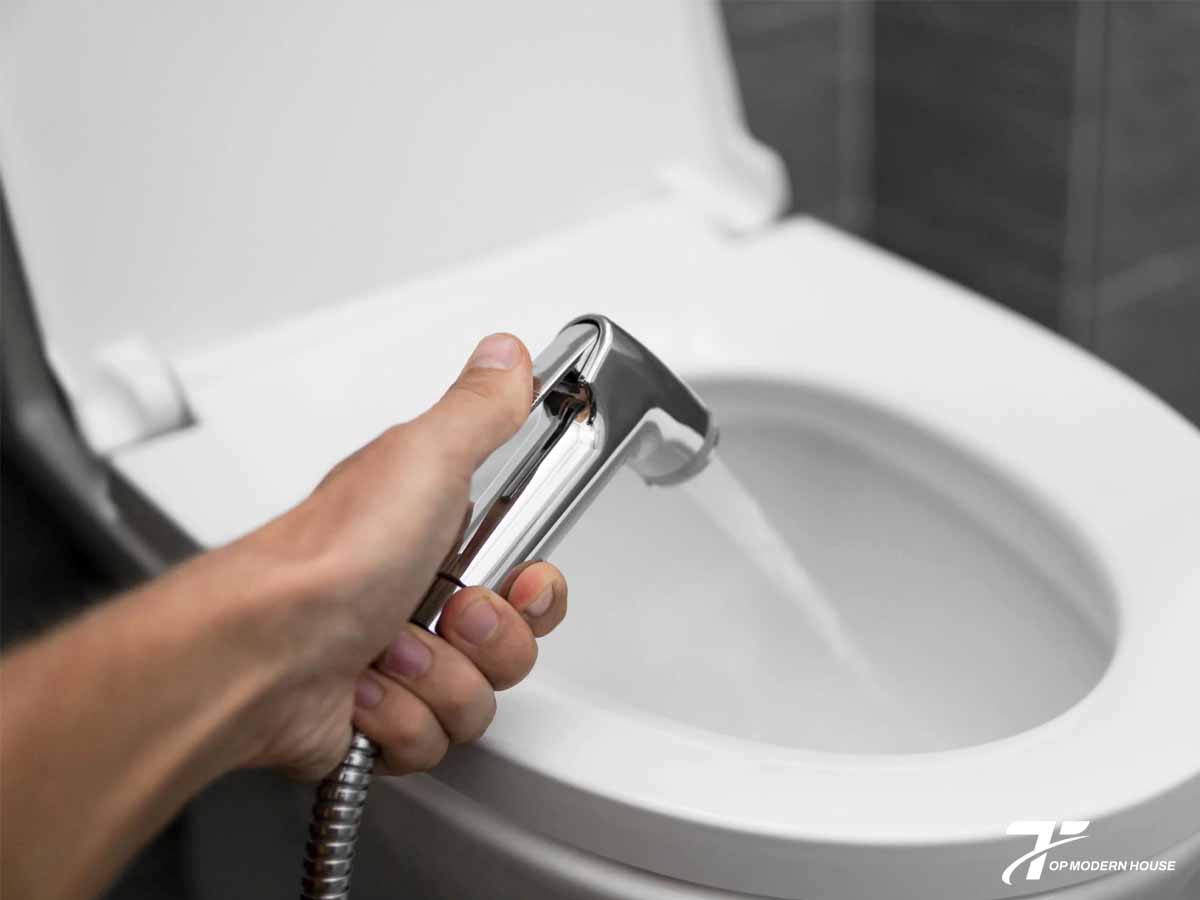 Có nên dùng vòi xịt vệ sinh? Sự thật khiến bạn bất ngờ