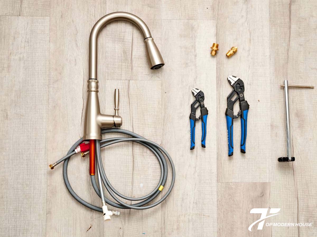 Chuẩn bị dụng cụ lắp vòi rửa bát