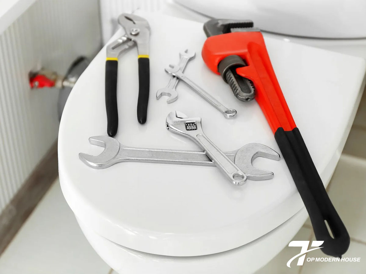 chuẩn bị đầy đủ các dụng cụ cần thiết để sửa vòi xịt