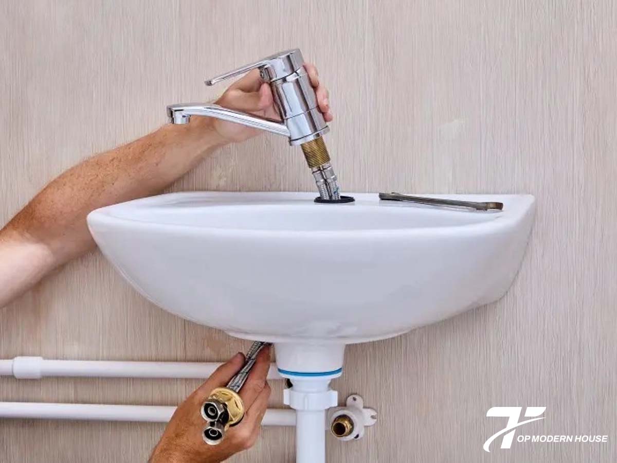 Bước 2: Gắn vòi vào lavabo