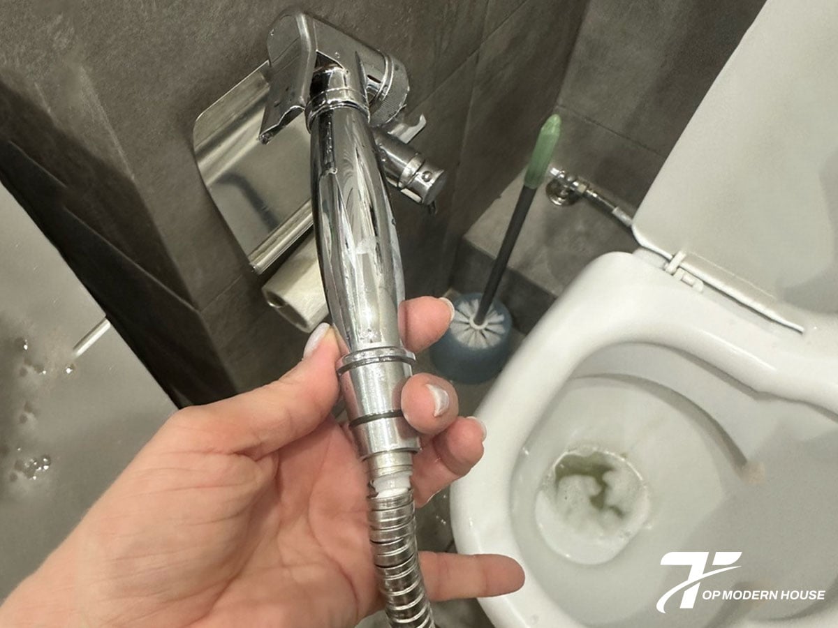 Những dấu hiệu cho thấy vòi vệ sinh nhà bạn bị gãy?