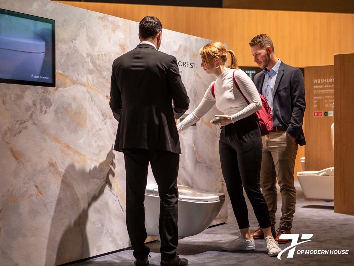 Khi chọn bồn cầu thông minh TOTO, hãy ưu tiên tính năng phù hợp nhu cầu, kích thước phòng tắm và thương hiệu uy tín để đảm bảo tiện nghi và độ bền.