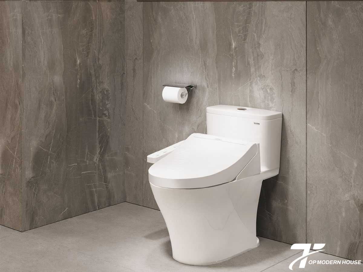 Thương hiệu TOTO nổi bật với các dòng bồn cầu 1 khối và 2 khối thiết kế nhỏ gọn, hiện đại, phù hợp tối ưu cho không gian phòng tắm có diện tích hạn chế.
