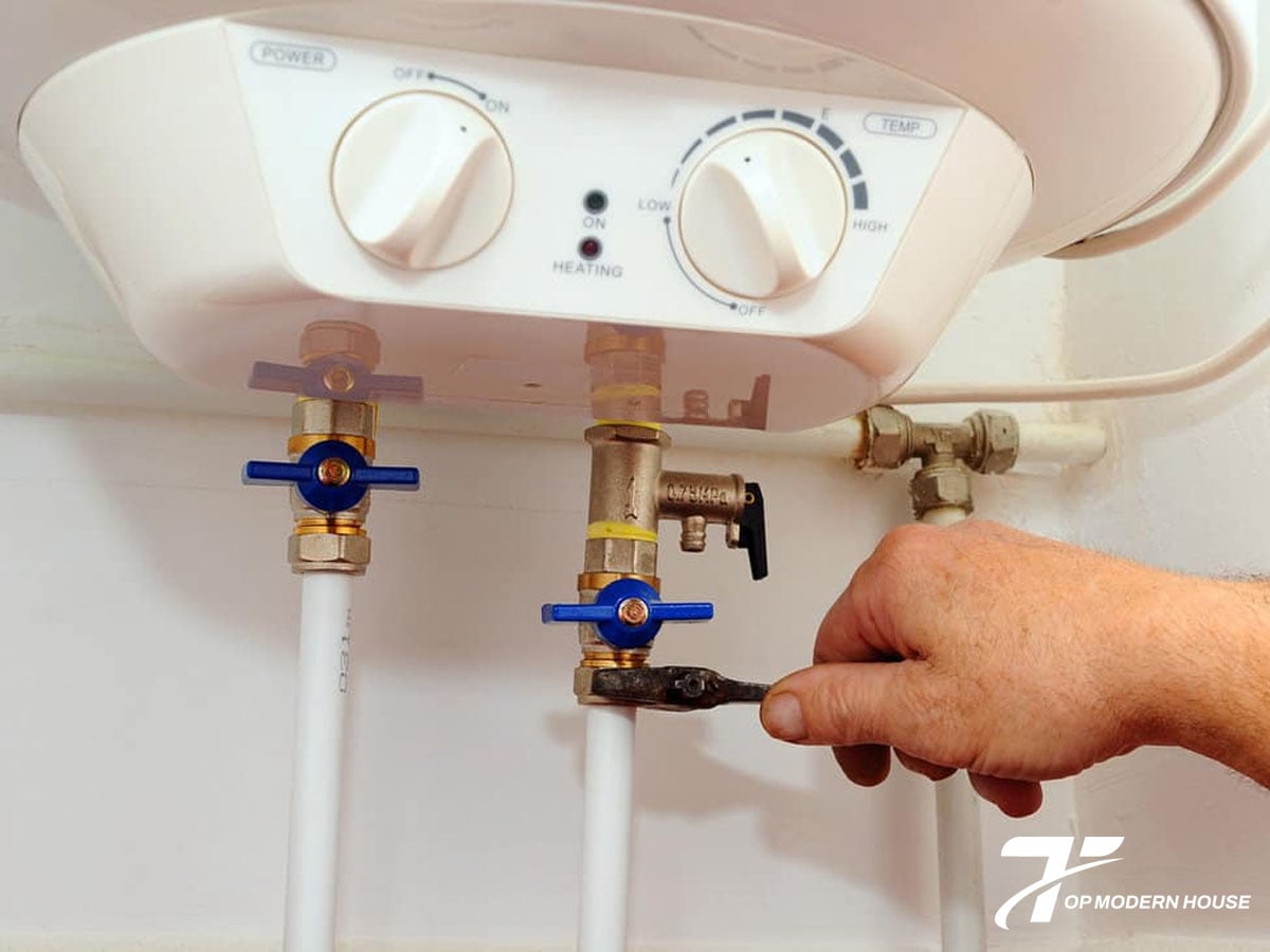 Thông tắc và làm sạch đường ống dẫn nước nóng