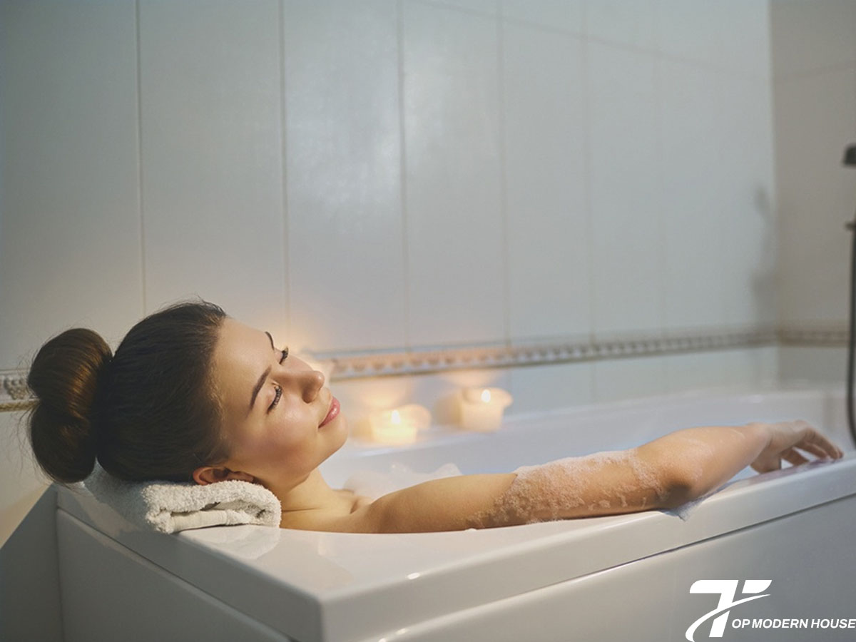 Chỉ vài phút ngâm mình trong bồn tắm giúp kích thích tuần hoàn và hỗ trợ giải độc cơ thể hiệu quả.