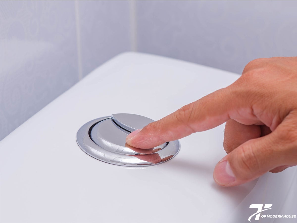 Lỗi ở bộ phận xả như van bị kẹt, đứt dây giật hoặc gioăng cao su hỏng có thể khiến bồn cầu không xả nước.