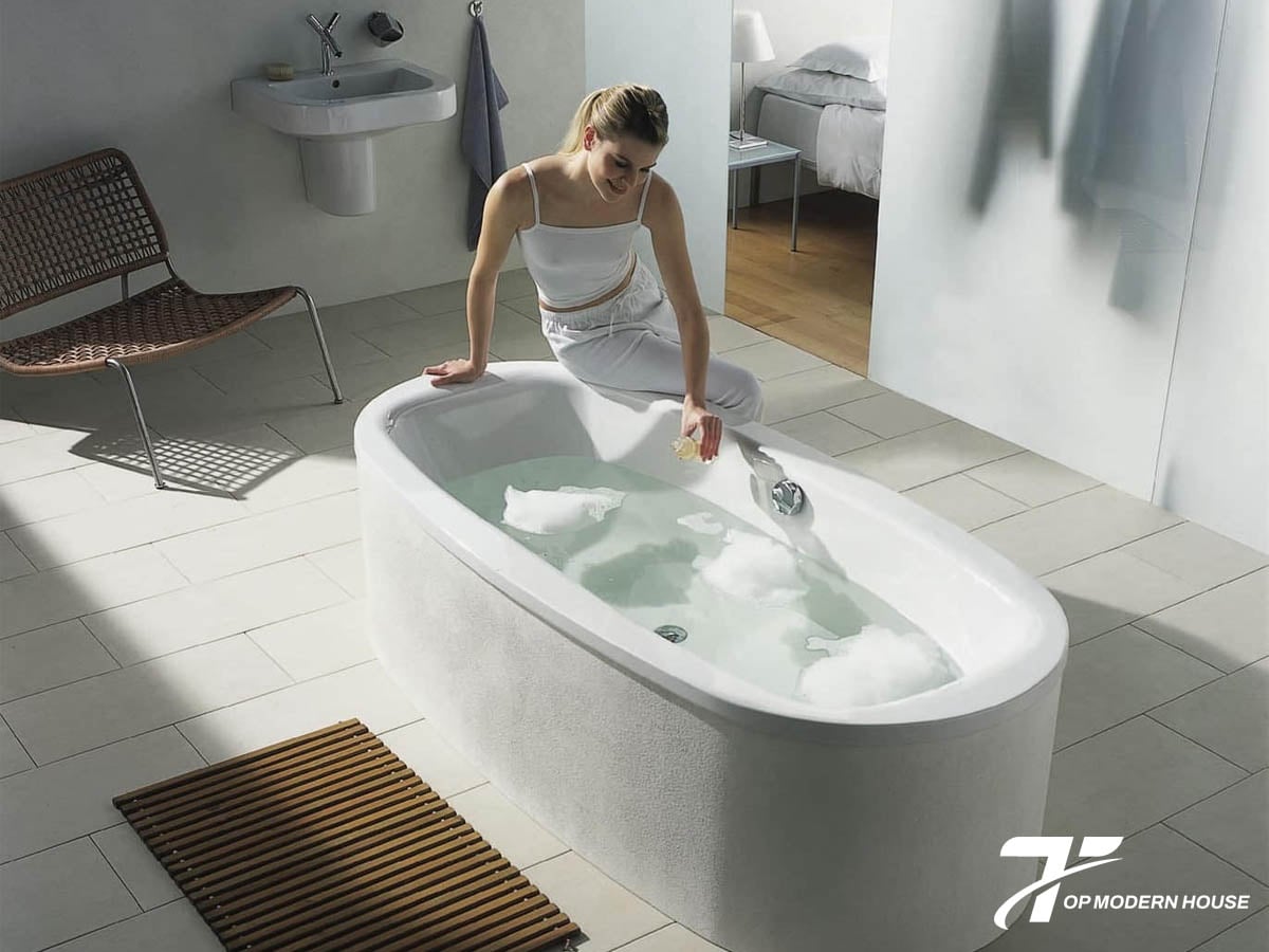 Luôn kiểm tra nhiệt độ nước, vệ sinh bồn định kỳ và không đổ hóa chất mạnh để đảm bảo sử dụng bền lâu và an toàn.