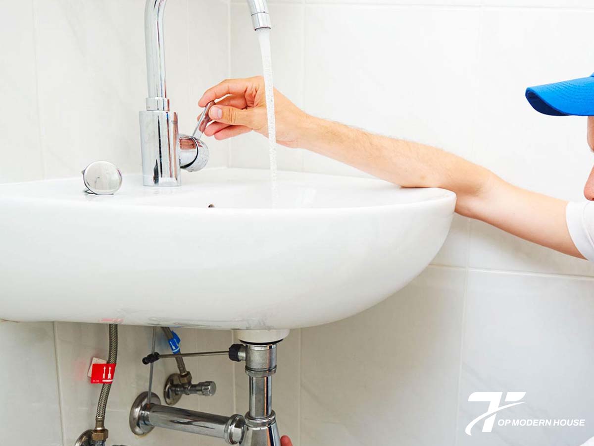 Bước 5: Mở nguồn nước và thử hoạt động vòi