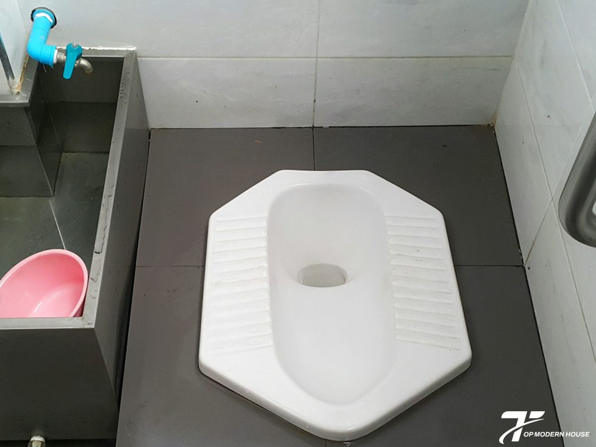 Bồn cầu giá rẻ thường kém bền, xả yếu và dễ hư hỏng do vật liệu và công nghệ xả không đảm bảo.