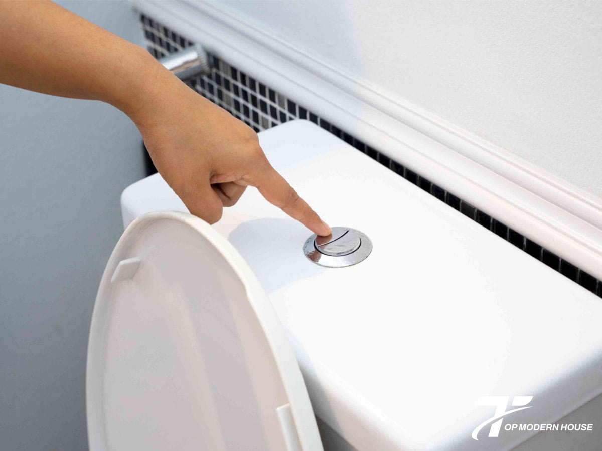 Khi mất điện, người dùng có thể sử dụng chức năng xả nước thủ công để đảm bảo bồn cầu vẫn hoạt động bình thường