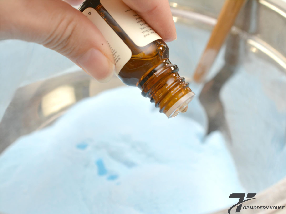 Tinh dầu giúp khử mùi hôi bồn cầu hiệu quả và mang lại hương thơm thư giãn cho không gian vệ sinh.