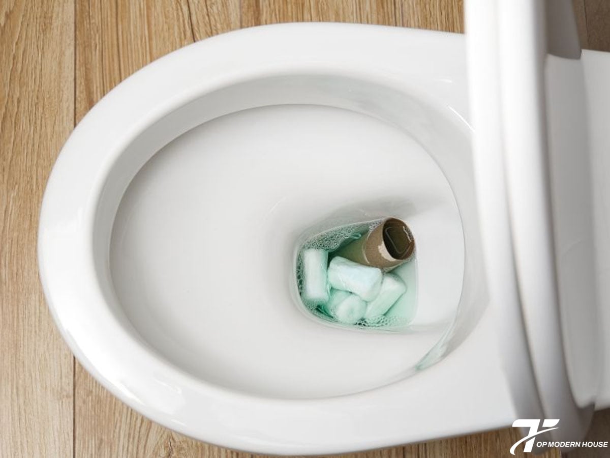 Tắc nghẽn đường ống thoát, ống dẫn xả bị nghẹt hoặc vật cản trong bồn cầu đều gây cản trở quá trình xả nước.