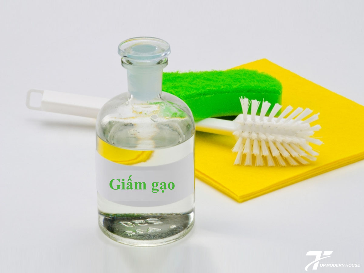 Xử lý bồn cầu bị ố vàng với giấm