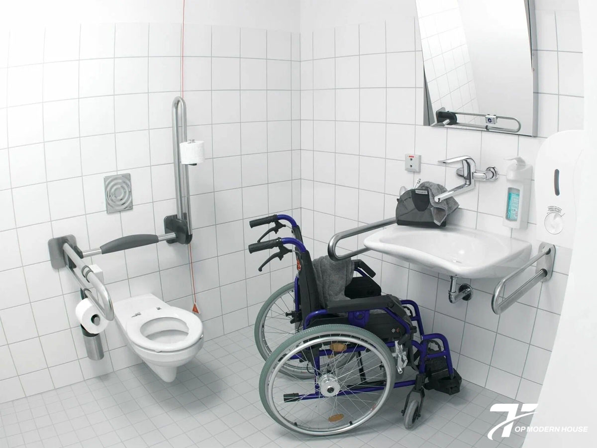 thiết bị vệ sinh chuyên dụng cho người già giúp tăng an toàn, hỗ trợ di chuyển và đảm bảo vệ sinh dễ dàng hơn.
