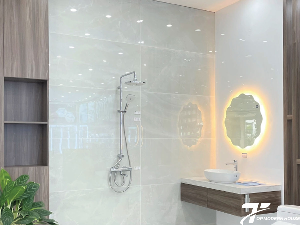 Cần sen cây TOTO có thiết kế bền đẹp, chất liệu đồng thau cao cấp, tay sen đa chức năng và tích hợp vòi xả bồn tiện lợi, mang lại sự tiện nghi và bền bỉ cho phòng tắm.