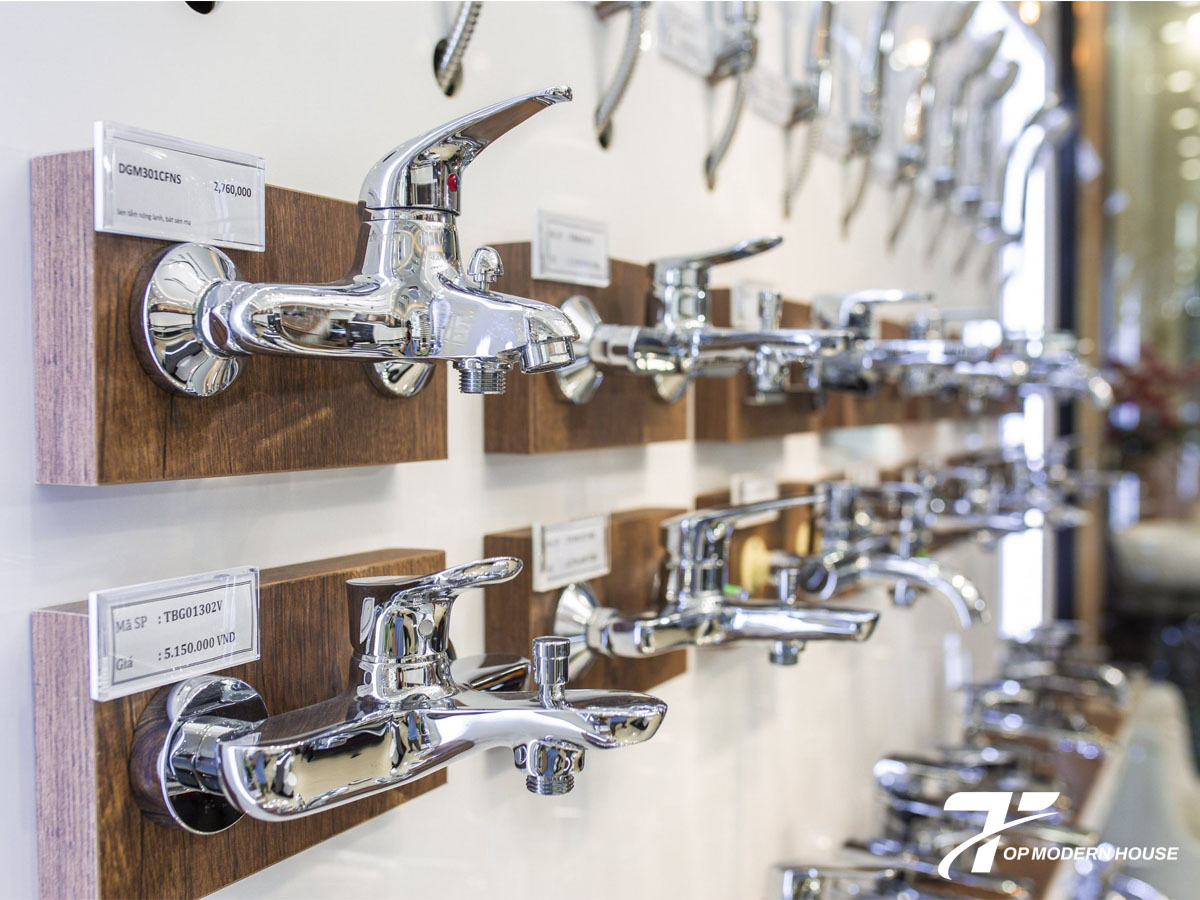 Củ sen nóng lạnh TOTO có ưu điểm điều chỉnh nhiệt độ chính xác, vận hành êm, độ bền cao và thiết kế hiện đại.