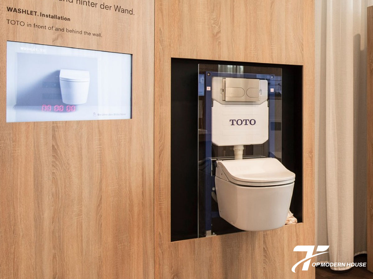 Két nước âm tường TOTO có ưu điểm tiết kiệm diện tích, vận hành êm, dễ vệ sinh và mang lại không gian sang trọng, hiện đại.