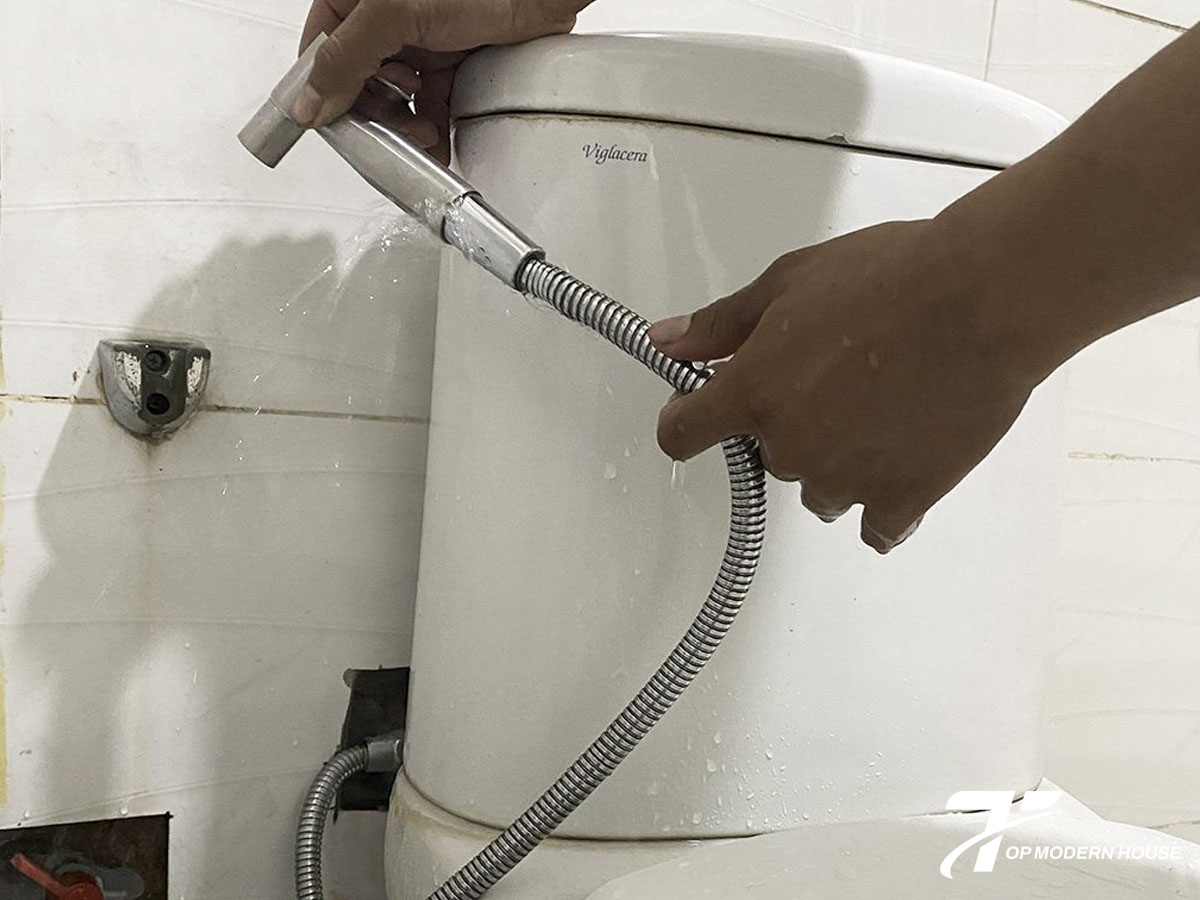 Gioăng cao su lỏng khiến vòi rò nước? Đây là cách khắc phục
