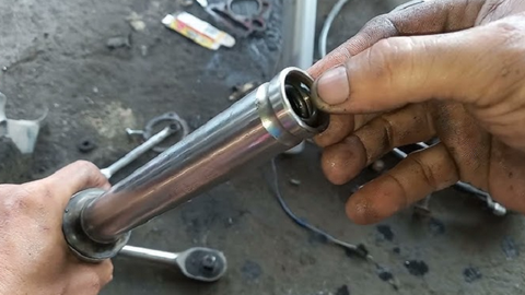 Phuộc xe máy bị xì dầu - Nguyên nhân và cách khắc phục