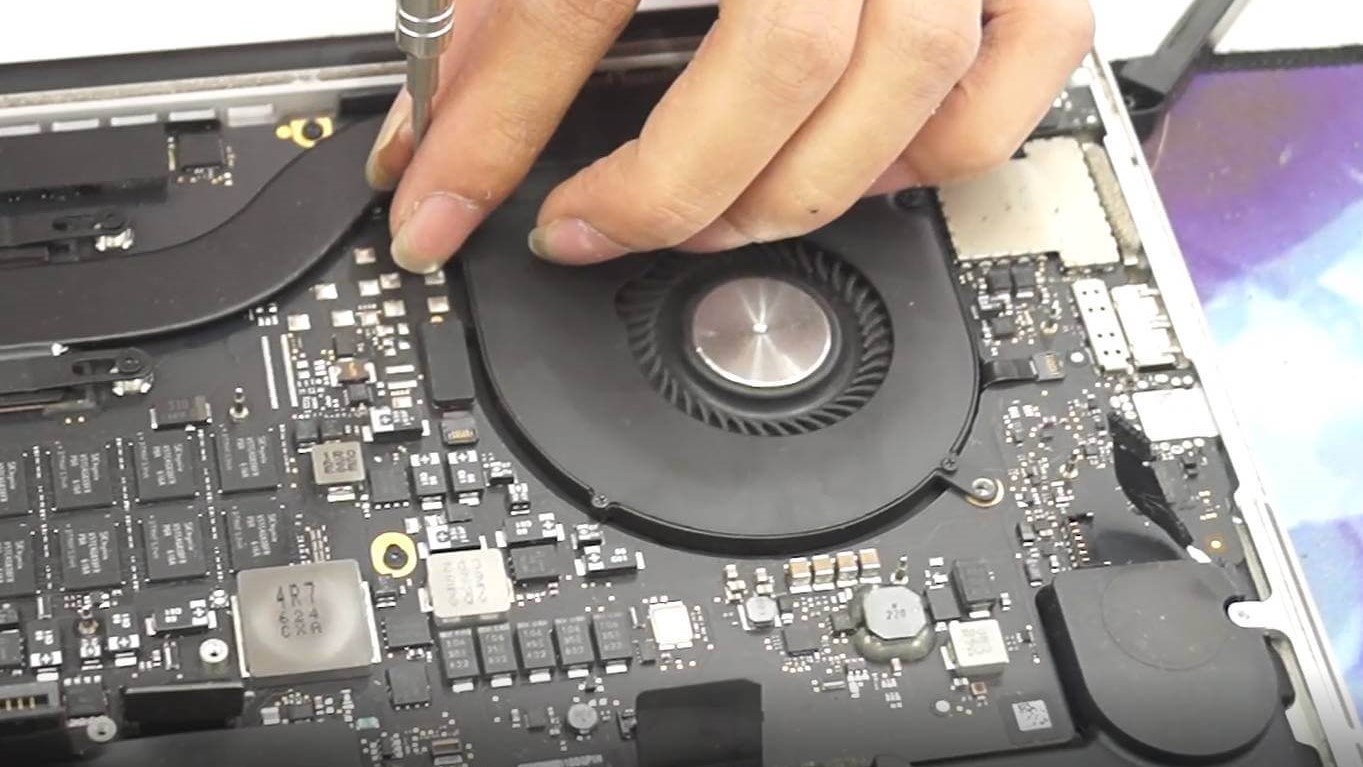 Sửa MacBook bị nóng, quạt kêu to – Khi nào cần vệ sinh hoặc thay keo tản nhiệt?
